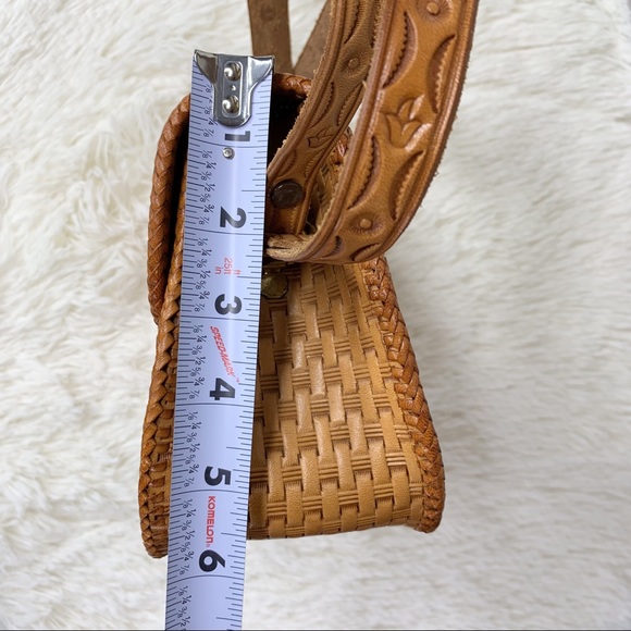 vintage 70s tooled leather purse floral pattern saddlebag bohemian shoulder bag - Picture 10 of 12